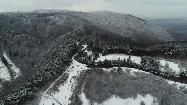 Perspectiva Aérea Rumania Los Alrededores Brasov Carretera Durante Temporada Invierno — Vídeo de stock