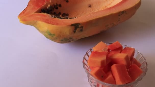 Färsk Papaya Frukt Isolerad Vit Bakgrund — Stockvideo