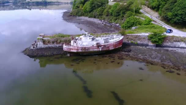 Vieux Bateau Abandonné Une Jetée Cercle Images Drones Volant — Video