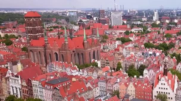 Gdańskie Nagranie Dronów Starego Miasta Przedni Lot Obrót Kamery Bazylika — Wideo stockowe