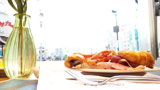 Desfrute Pequeno Almoço Férias Madrid Com Ocupado Dia Trabalho Acontecendo — Vídeo de Stock