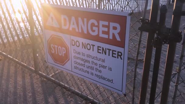 Quai Fermé Signes Danger Une Plage Est Pas Sûre Tombe — Video