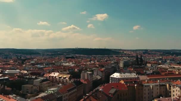 Antenn Flyga Ner Namesti Miru Torget Prag Med Slottet Bakgrunden — Stockvideo