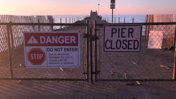 Quai Fermé Signes Danger Une Plage Est Pas Sûre Tombe — Video