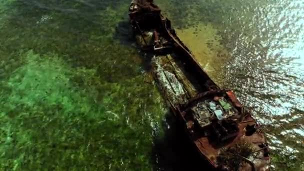 Vista Volo Uccello Epico Naufragio Una Barriera Corallina Vicino All — Video Stock