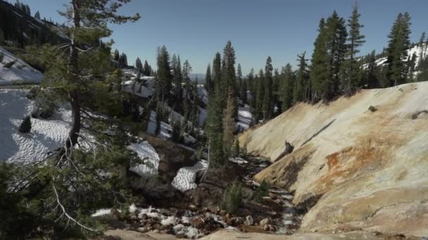 Lassen National Volcanic National Park Slow Pan Direita Mostrando Formações — Vídeo de Stock