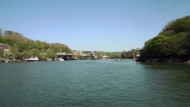 Überquerung Des Flusses Fowey Mit Blick Auf Die Flussmündung Mit — Stockvideo