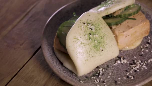 Närbild Pan Platta Ångkokt Tofu Bao Bullar Handgjord Platta Och — Stockvideo