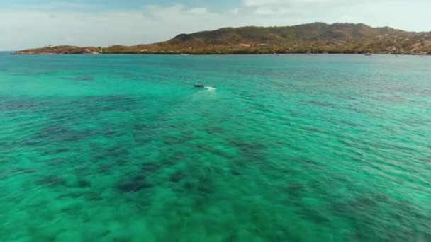Pohled Ptačí Perspektivy Motorový Člun Mířící Karibský Ostrov Carriacou — Stock video