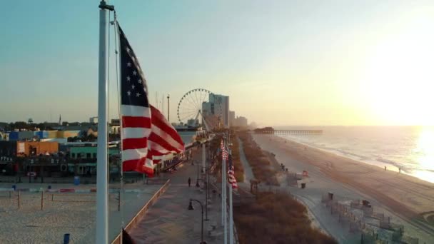 Vista Aérea Costa Myrtle Beach Con Bandera Americana Primer Plano — Vídeo de stock