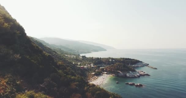 Drónlövés Görögországi Damouchari Strandról — Stock videók