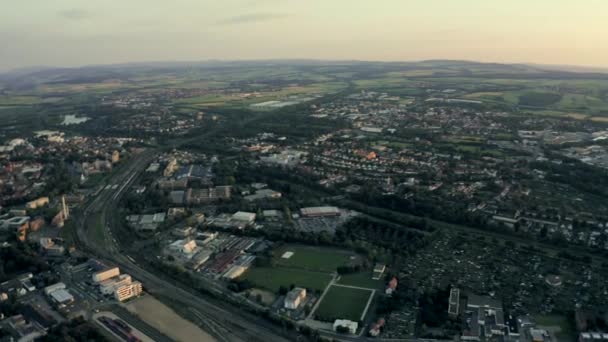 Aerial Drone Shot Nowoczesnej Tradycyjnej Obudowy Goettingen — Wideo stockowe