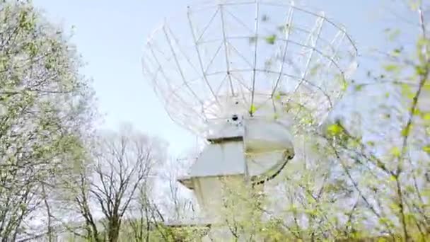 Station Radars Abandonnée Dans Pré 100Fps Pour Une Utilisation Ralenti — Video