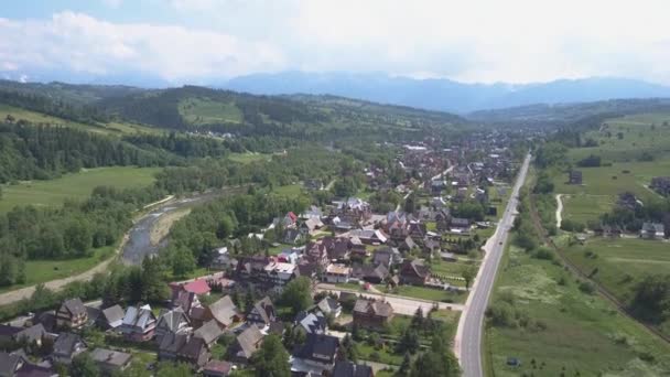 Vista Aérea Zona Zakopane Con Inclinación Hacia Abajo Casas Típicas — Vídeo de stock