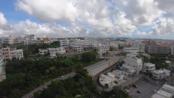Zoom Alta Ângulo Timelapse Nuvens Sombras Atravessando Naha City Okinawa — Vídeo de Stock