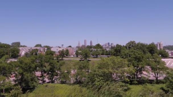 Horizonte Cleveland Ohio Visto Desde Los Montículos Tremont Vecindario Cercano — Vídeo de stock