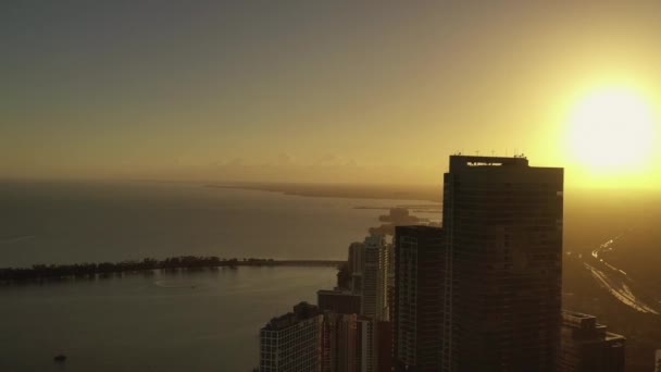 Kinematografické Přiblížení Shot Iconic Building Brickell Drive Miami Florida Sunset — Stock video