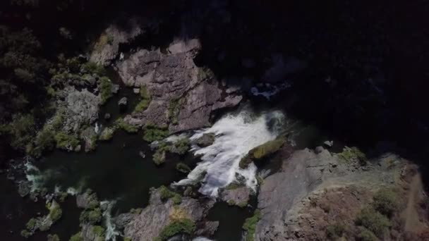 Rückflug Aus Einem Wasserfall Einer Schlucht Nordkalifornischen Lassen County — Stockvideo