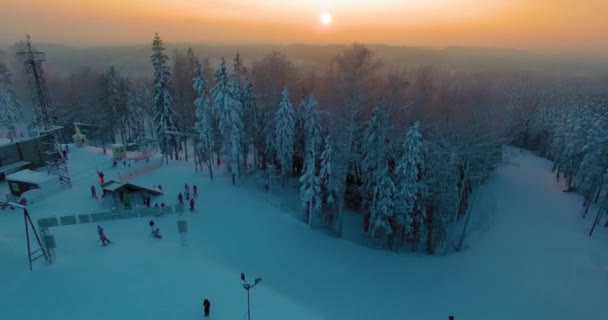 Cinematic Aerial View Snowboarding Terrain Park Sunset Riekstukalns Latvia — Stock Video