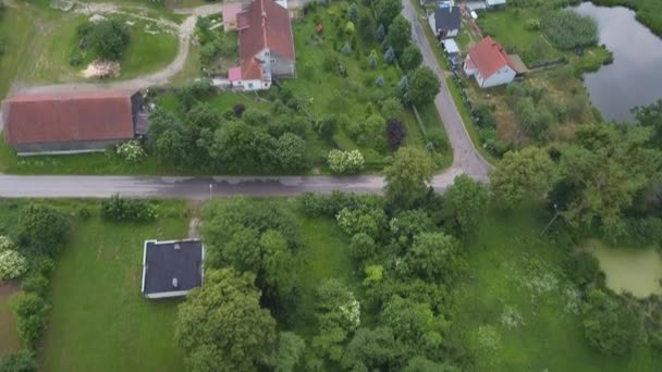 Luchtfoto Het Platteland Een Bewolkte Dag Pools Platteland Coutry Road — Stockvideo