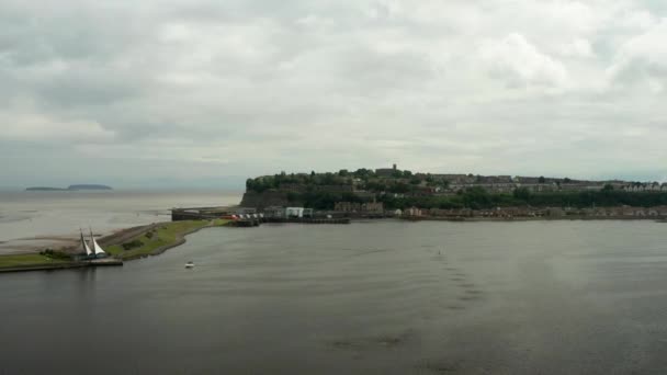 Letecký Let Cardiff Bay Penarth Peninsula Bristol Channel Oblačný Den — Stock video