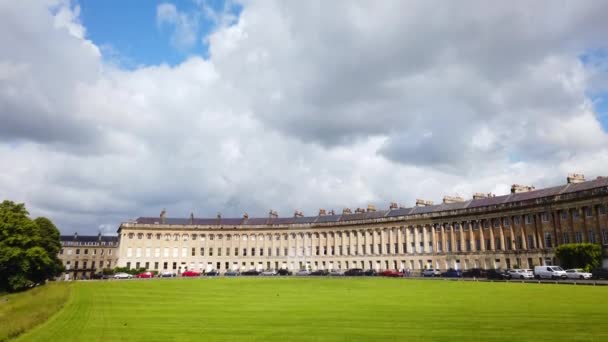 Slow Motion Closeup Royal Crescent Bath Somerset Panning Blue Sky — Stock video