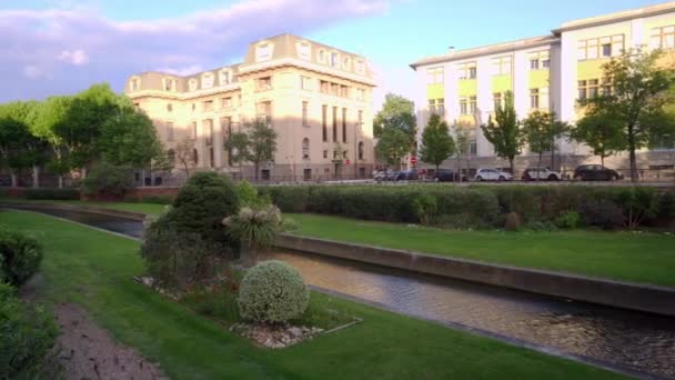 Zdjęcia Panoramiczne Centrum Miasta Perpignan Kanałem Wietrzny Letni Dzień Occitanie — Wideo stockowe