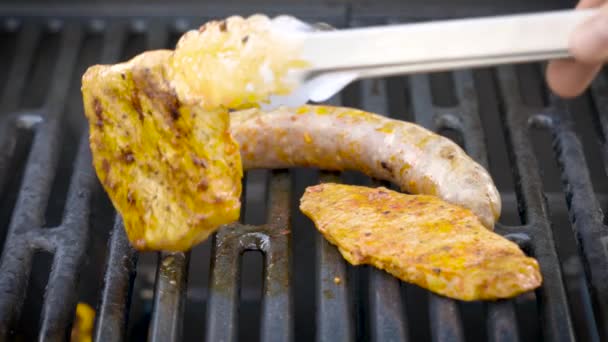 Preparación Carne Fresca Una Parrilla Barbacoa Gas — Vídeos de Stock