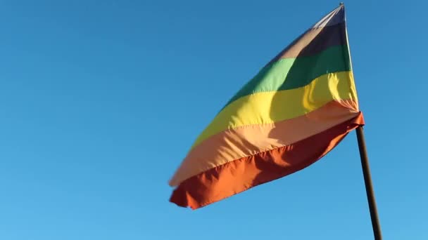 Strong Winds Making Weathered Ragged Upside Rainbow Coloured Lgbt Flag — Stock Video