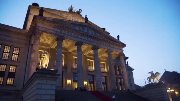 Buitenopname Van Het Konzert Concertgebouw Berlijn Duitsland Nachts — Stockvideo