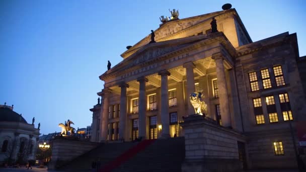 Buitenopname Van Het Konzert Concertgebouw Berlijn Duitsland Nachts — Stockvideo