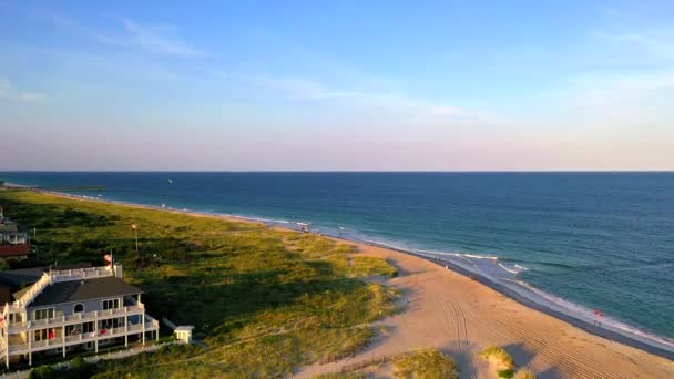 North Carolina Drönare Över Strand Och Väg Mot Drake Boarder — Stockvideo