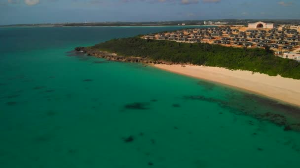 Luftaufnahme Einer Siedlung Entlang Der Küste Einer Tropischen Insel Weiße — Stockvideo