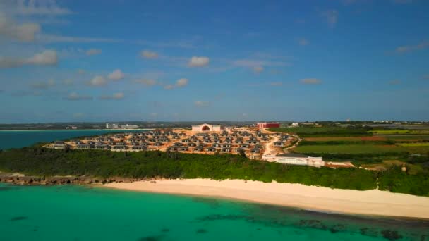 Flygfoto Bosättning Vid Tropisk Strand Med Turkost Vatten Miyakojima Okinawa — Stockvideo