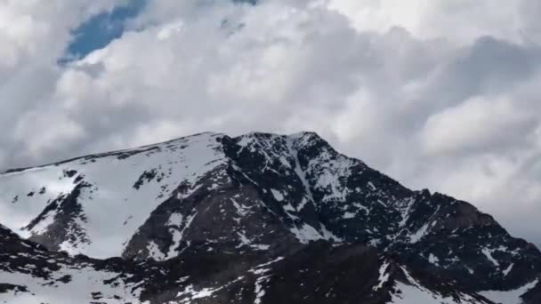 Timelapse Parque Nacional Montanha Rochosa Com Nuvens Passando Sobre Montanhas — Vídeo de Stock