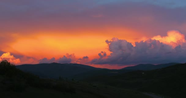 ワンシップとパークシティの近く ユタ州の山の中で美しくカラフルな夕日のワイドショット — ストック動画