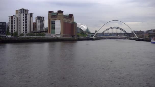 Vista Clásica Newcastle Tyne Con Los Famosos Puentes Alineación Molino — Vídeos de Stock