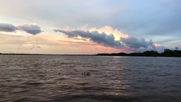 Sonnenuntergang Amazonas Von Einem Kanu Aus Mit Schönen Wolken — Stockvideo