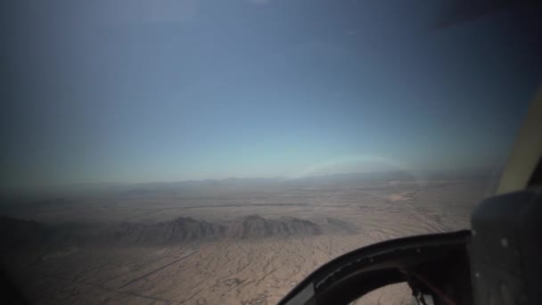 Летают Внутри Вертолета Глядя Окно — стоковое видео