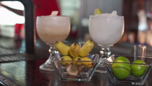 Panorámica Margartias Bar Mexicano — Vídeos de Stock