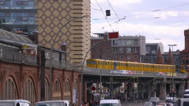 Metrô Histórico Berlim Ponte Oberbaum Lado Warschauer Street Alemanha — Vídeo de Stock