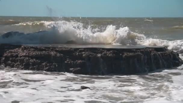 Água Mar Báltico Lavando Pedra Costa — Vídeo de Stock