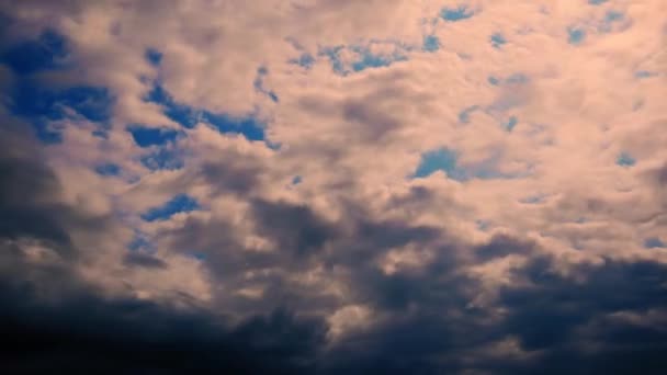 Nubes Lluvia Naranja Bajo Cielo Azul Time Lapse — Vídeos de Stock