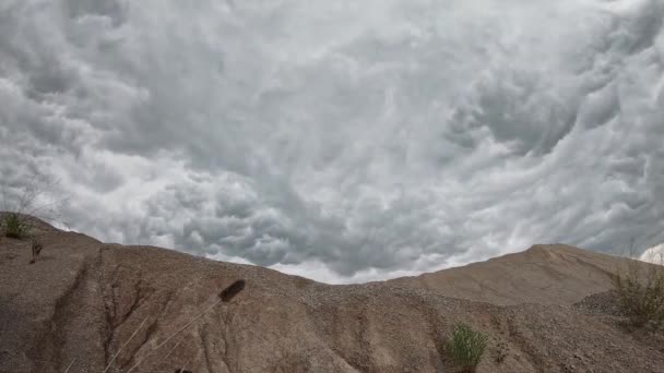 Nubes Tormentosas Ondulantes Tiempo Movimiento Decae Sobre Cantera Centro Kentucky — Vídeos de Stock