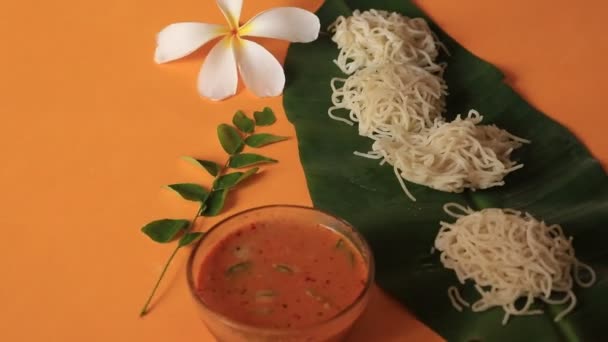 Блюдо Завтрак Рисовой Лапшой Известной Idiyappam Idiyappam Подается Яичным Жаркое — стоковое видео