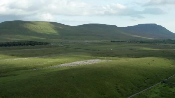 Aerial Dolly Shot Cars Passing Front Ingleborough Mountain Yorkshire Dales — Stock Video