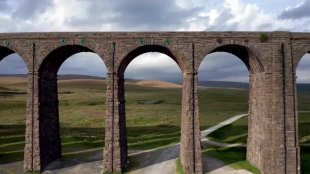Aerial Shot Flying Backwards Ribblehead Viaduct Revealing Stone Structure Clay — Stock Video