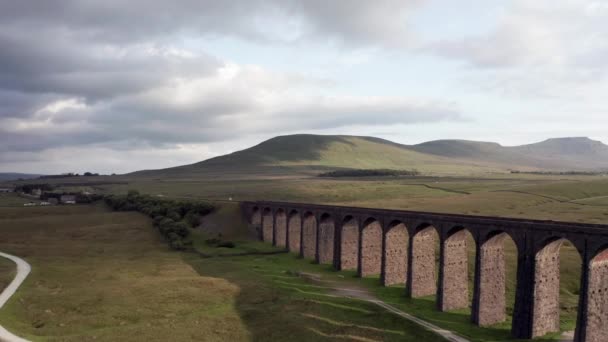 Backwards Aerial Shot Revealling Ribblehead Viaduct Yorkshire Dales Side Angle — Stock Video