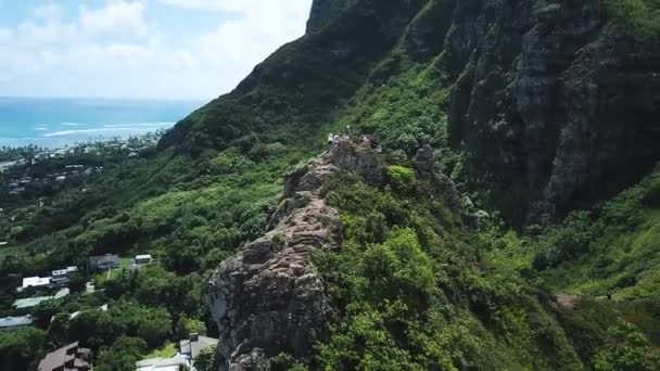 Drone Shot Envole Groupe Randonneurs Sommet Randonnée Crouching Lion Sur — Video