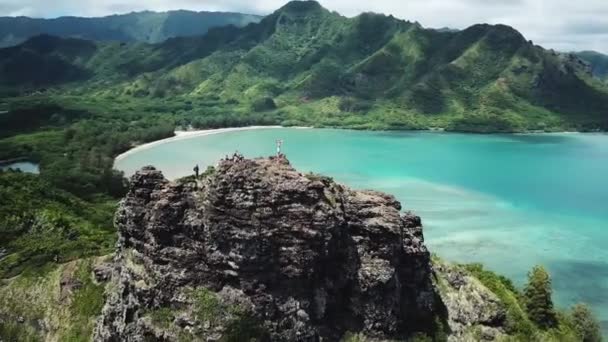 Impressionnant Drone Shot Encerclant Randonneur Sommet Randonnée Crouching Lion Vous — Video